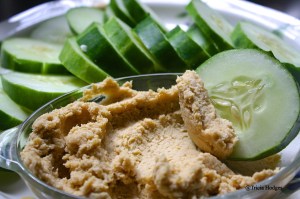 Cucumbers-as-dippers-with-hummus